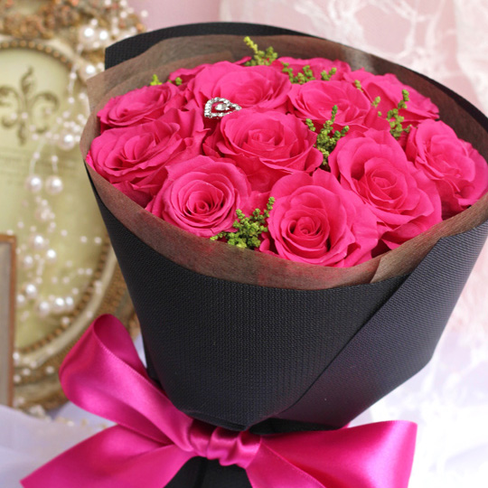 プロポーズ-ボヌール-(ディープピンク)-12本のバラ花束- /プリザーブドフラワー【送料無料】