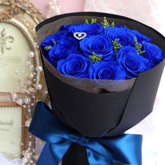 プロポーズ-ボヌール-(ディープブルー)-12本のバラ花束- /プリザーブドフラワー【送料無料】