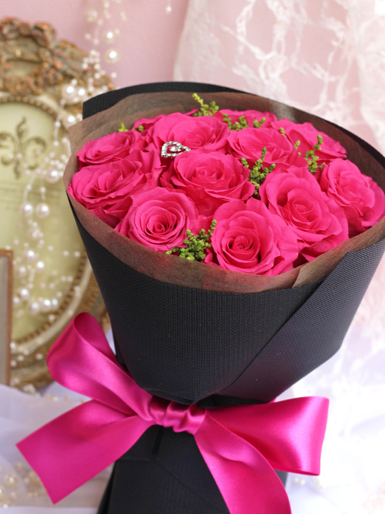 プロポーズ ボヌール ディープピンク 12本のバラ花束 プリザーブドフラワー 送料無料 プリザーブドフラワーの通販は大阪の専門店フルールドゥマカロン