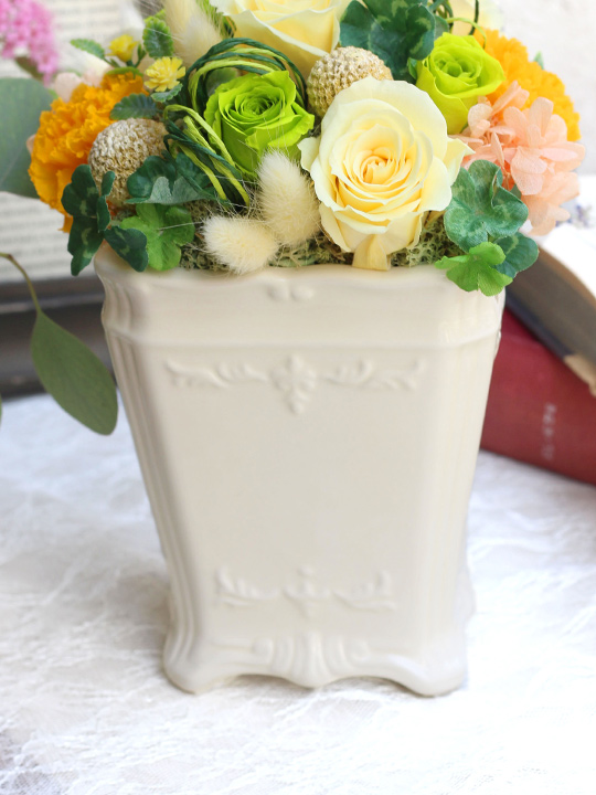 プリザーブドフラワー アレンジ 花器 白い陶器 レリーフ