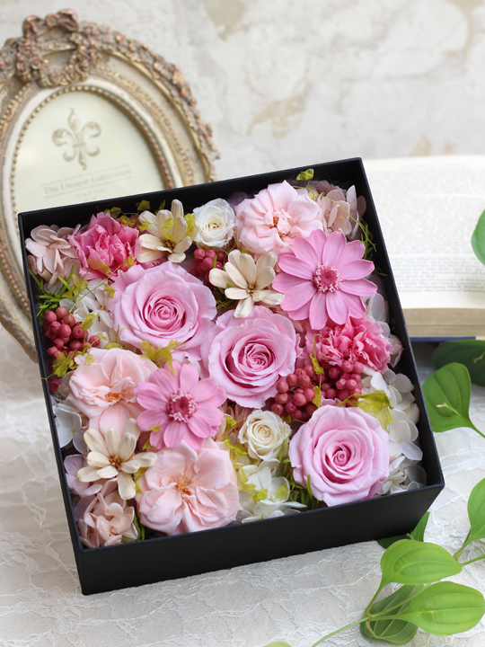 Boxフラワー 秘密の花園 ピンク プリザーブドフラワー 送料無料 プリザーブドフラワーの通販はフルールドゥマカロン