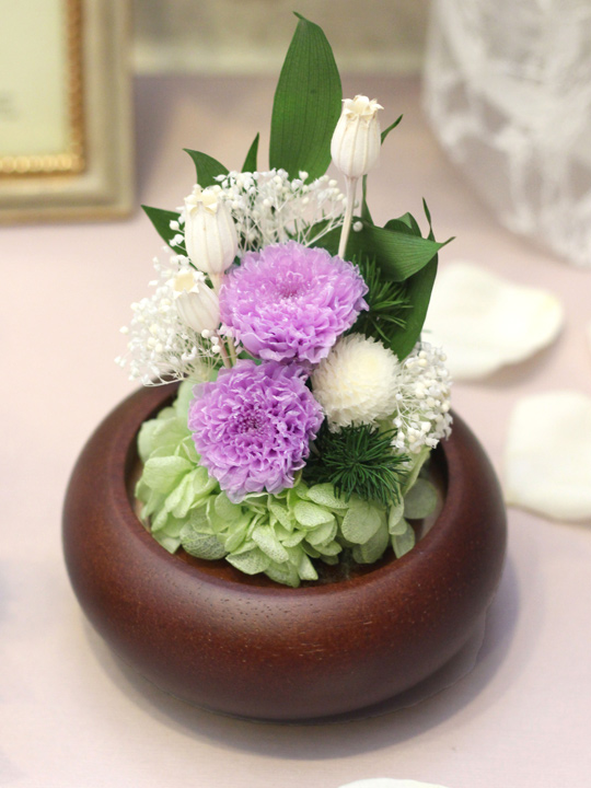 プリザーブドフラワー お供え花 ガラスドーム 菊 白 紫 かすみ草