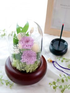 パープルの小菊を使ったドーム型のお供え花