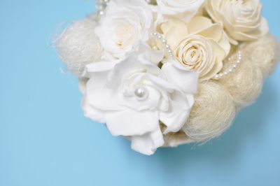 白で統一したお供え用のバラとクチナシのプリザーブドフラワー