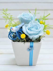 青いバラと青い小鳥モチーフが開店・開業祝いに人気のアレンジ
