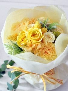 黄色のプリザーブドフラワ花束